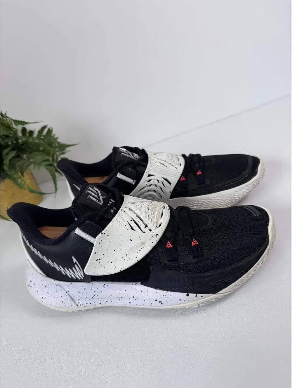 Nike Kyrie Low Team 3 Men's Basketball Streetwear Sneakers Black White Size 9